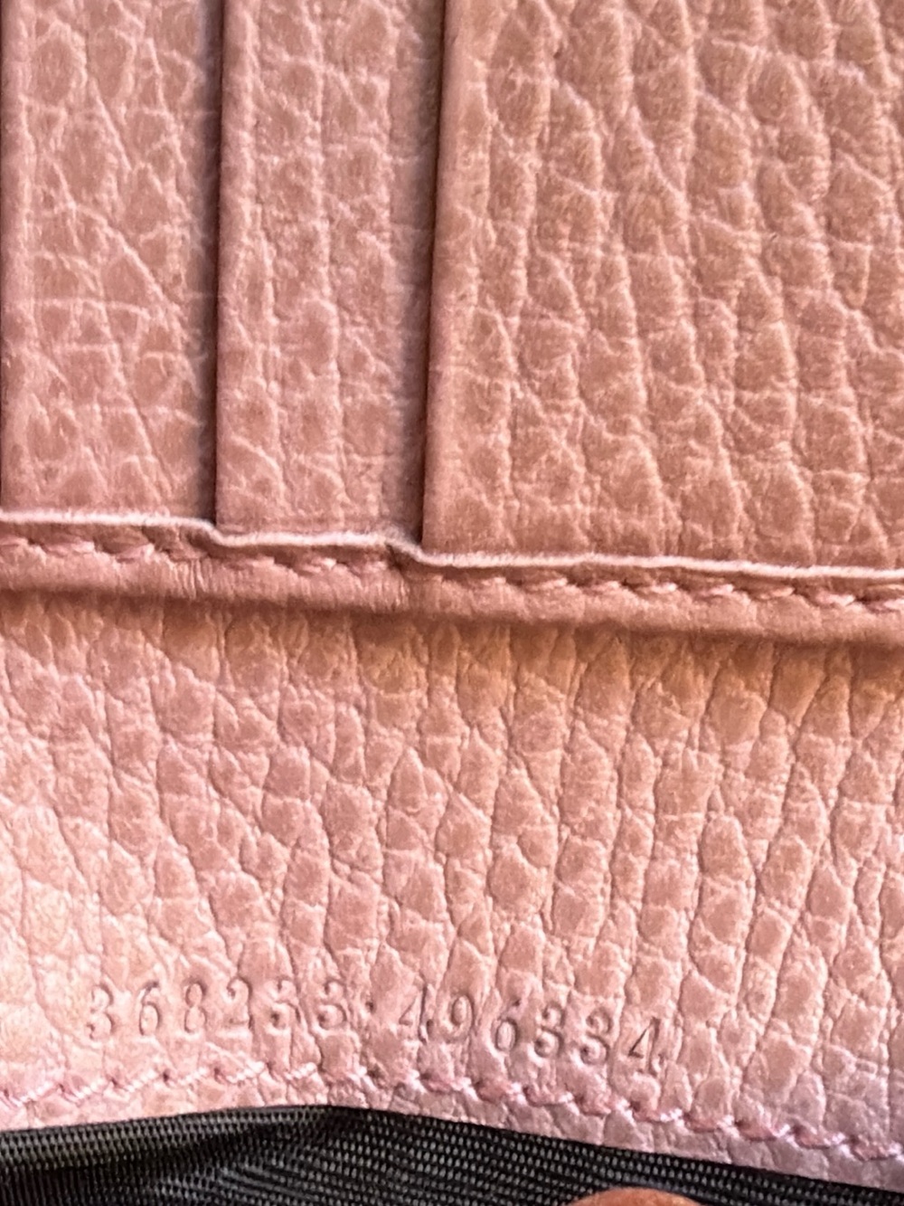 Authentic GUCCI calf skin pink bifold wallet - Picture 4 of 15